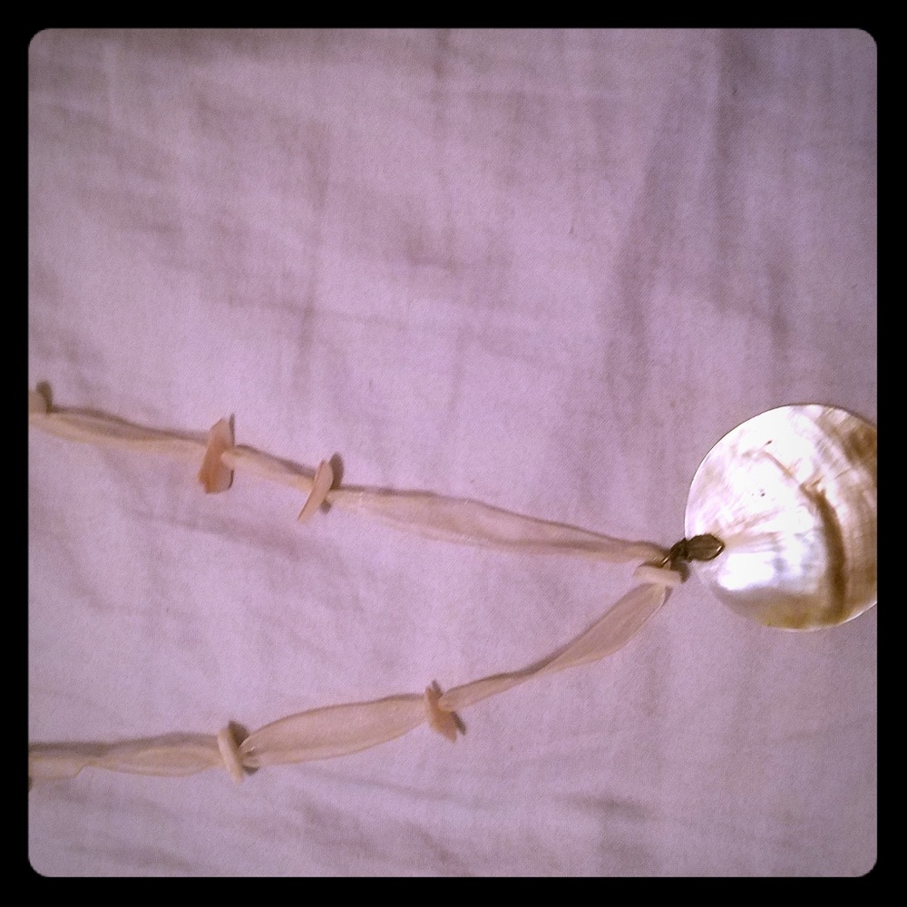 Mother of pearl shell necklace